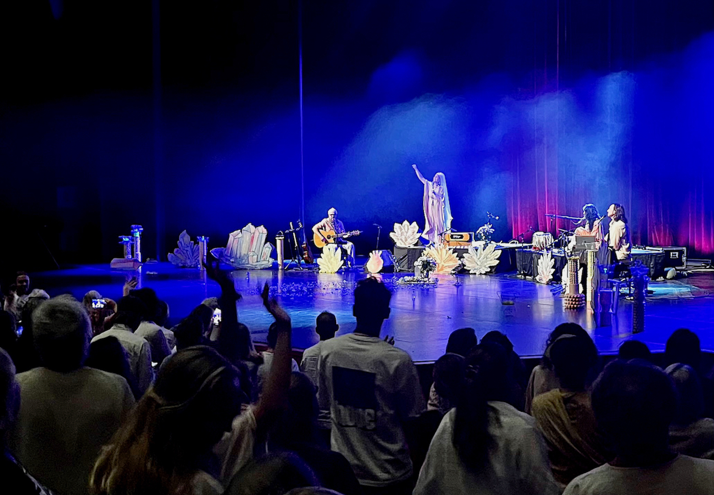 Stage design snatam kaur wiener stadthalle 24 1