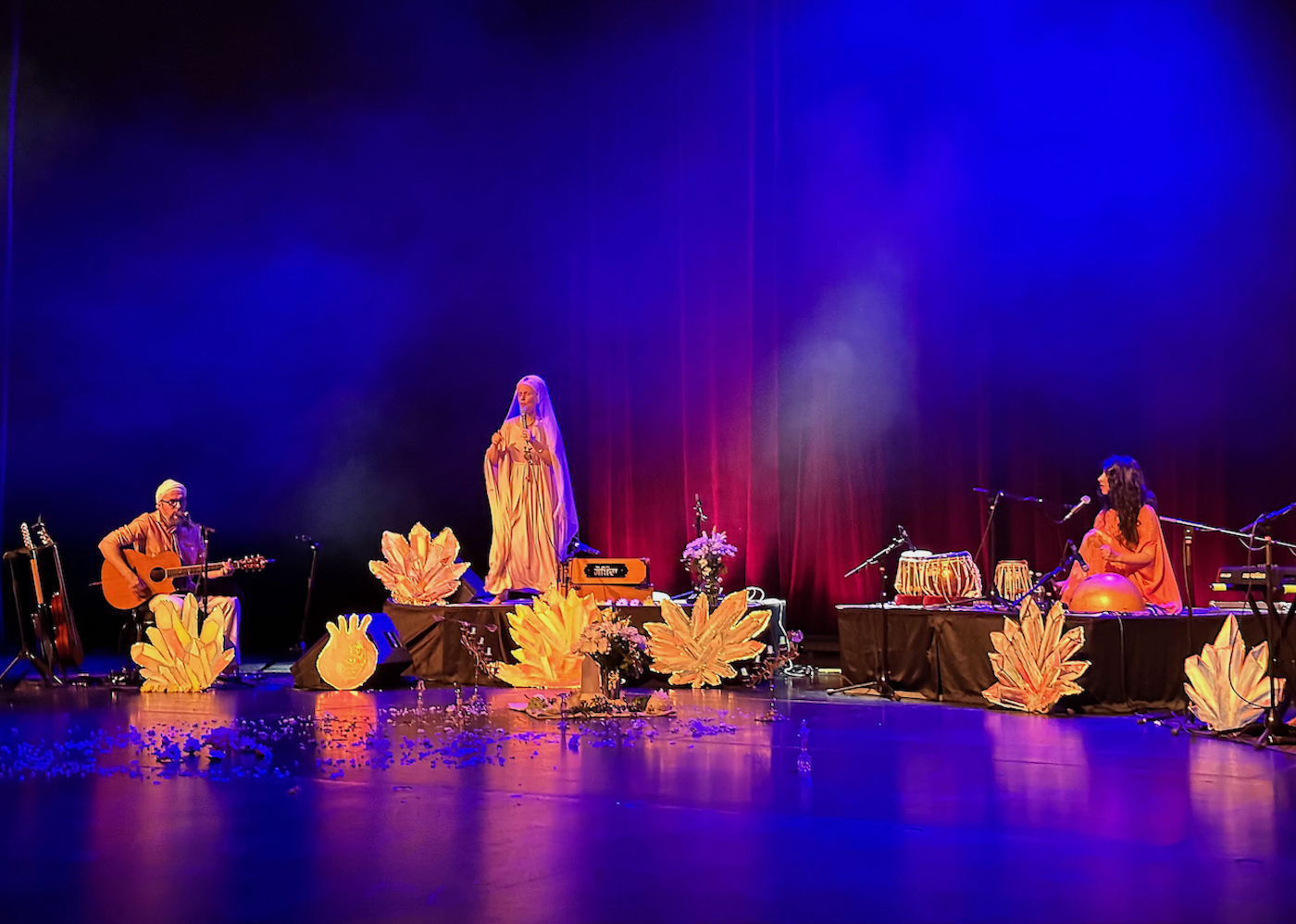 Stage design snatam kaur wiener stadthalle 24 6