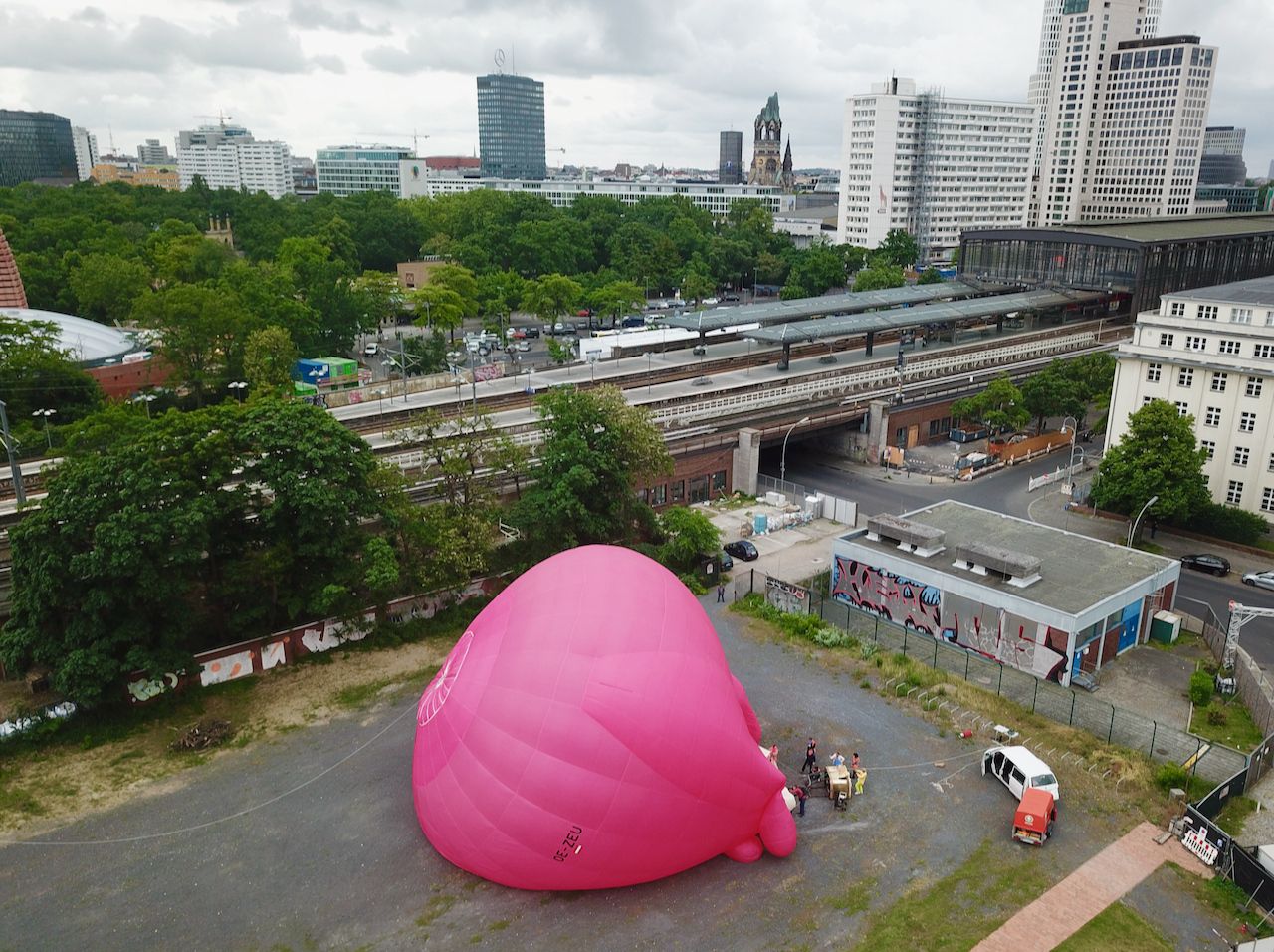 BERLIN Flying udder 2022 2